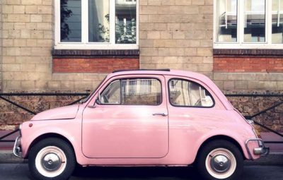 petite voiture vintage rose