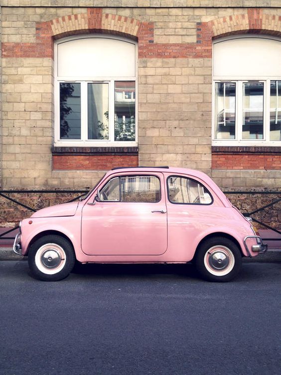 petite voiture vintage rose