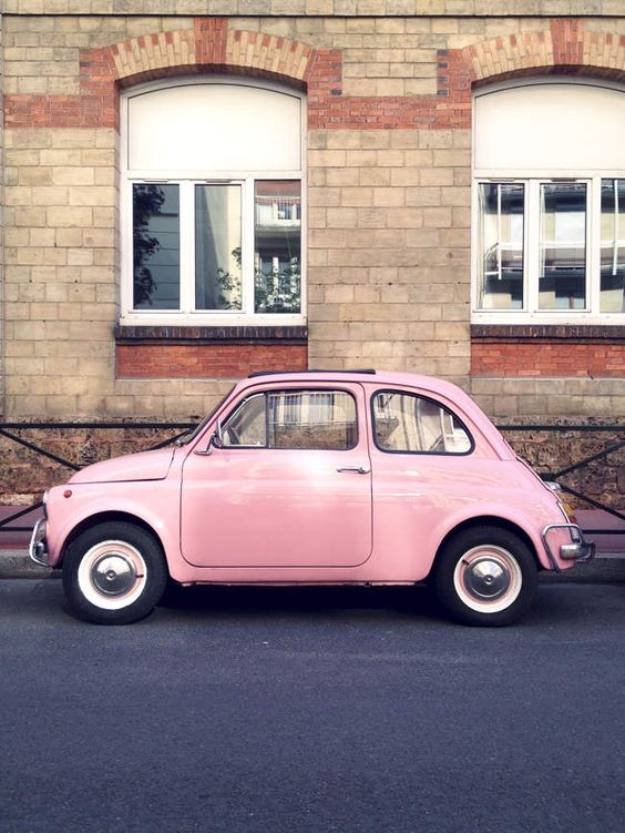 petite voiture vintage rose