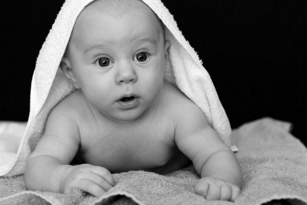 Pour bien donner le bain à son bébé, il suffit d'observer quelques règles de sécurité. Photo Pixabay